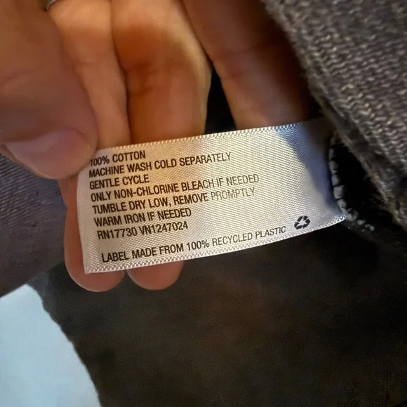 Universal Thread Women's Gray Denim Button Down Shirt - Picture 6 of 7